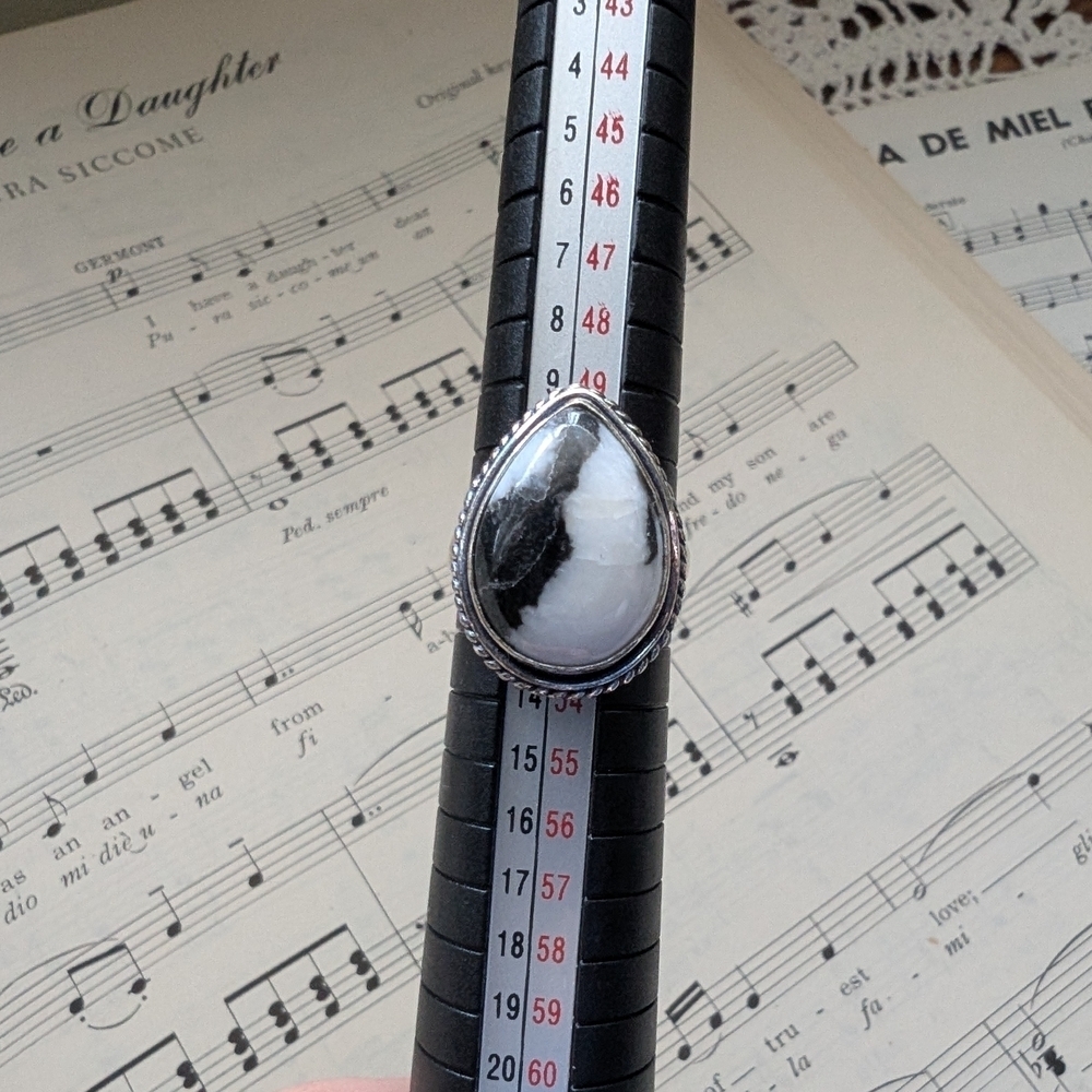 Silvertone and Black White Stone Teardrop Ring Size 6